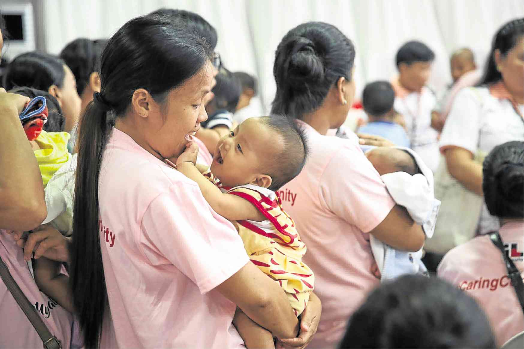 207 Taguig moms join ‘Breastfeeding Olympics’