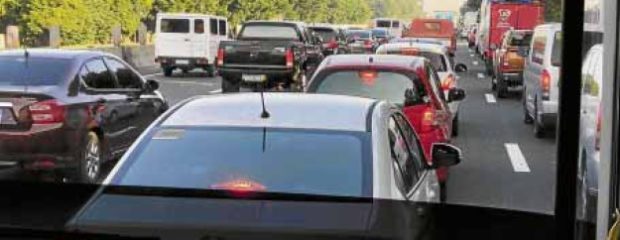 Poe bats for reduced toll rates at SLEx amid standstill traffic