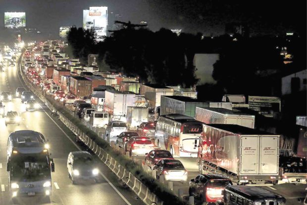 Senator seeks SLEx toll suspension amid traffic