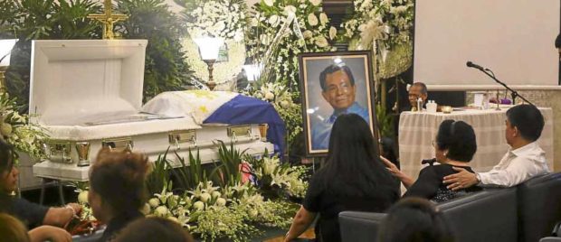 Senators pay tribute to Nene Pimentel
