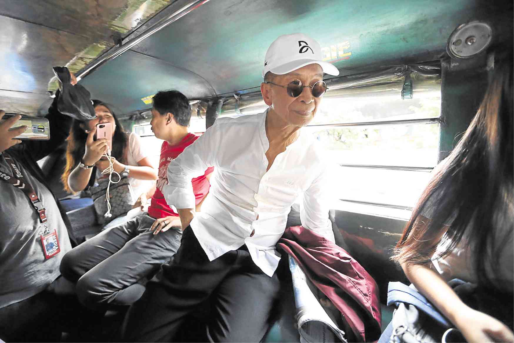 traffic Early riser, jeepney rider Panelo still 46 minutes late for work