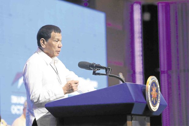 Du30 now needs to wear personal ‘air purifier’