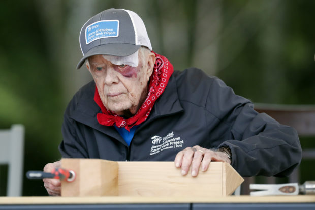  Despite fall, former President Carter helps build home