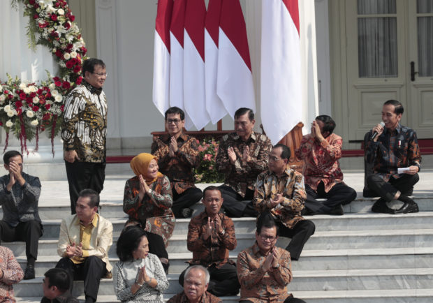  Indonesia president names election rival as defense minister