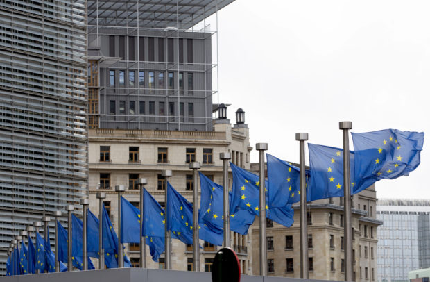 Brussels recommends EU members lift UK travel bans