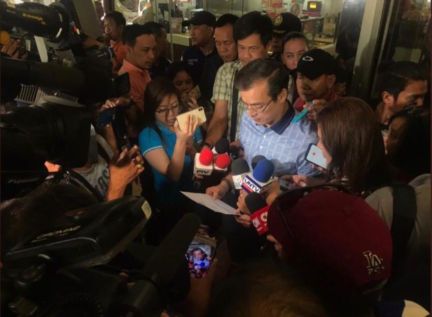 Manila gov't locks Isetann Mall in Recto