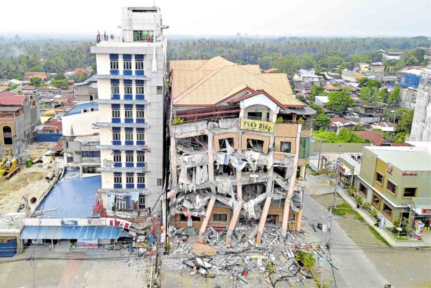 Mayor orders demolition of quake-damaged building