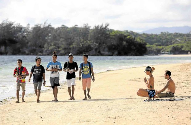 Clearing of Boracay’s Bulabog beach resumes