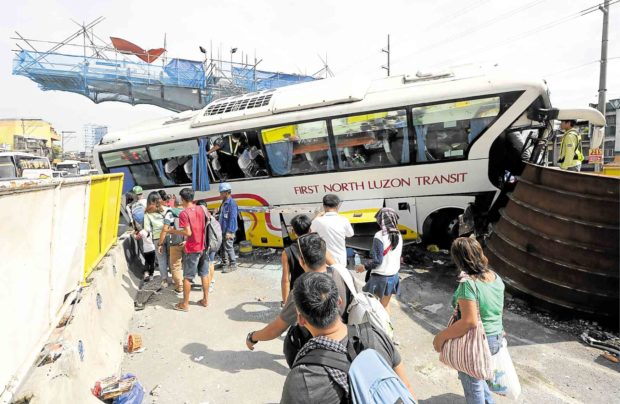 6 hurt as passenger bus rams into NLEx barrier