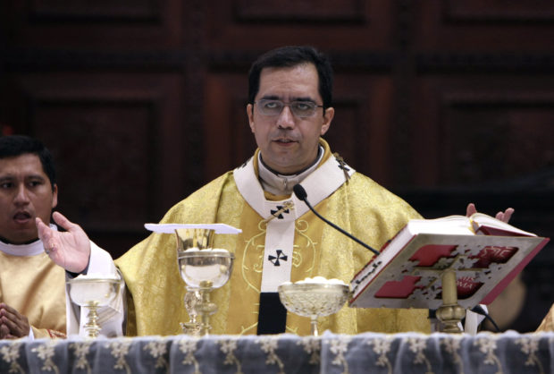  El Salvador archbishop apologizes over priest sex abuse case