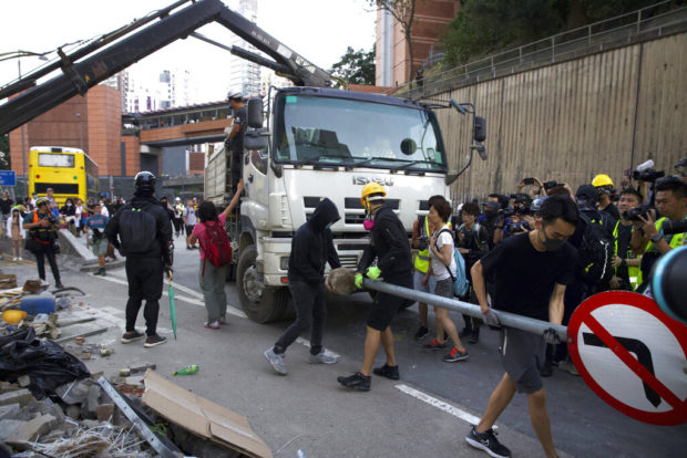 Chinese troops join Hong Kong cleanup as protesters retreat