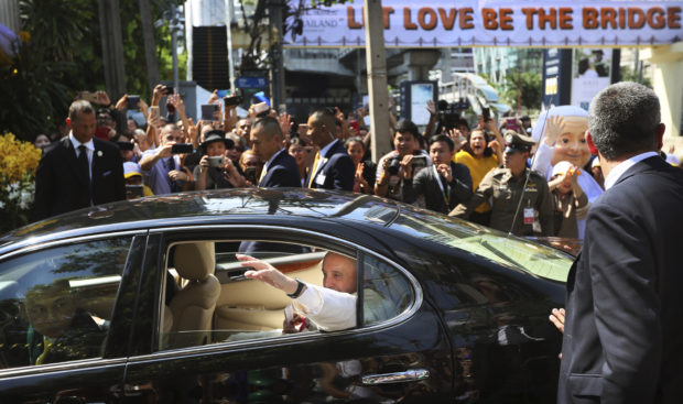  Pope arrives in Thailand to encourage Catholic minority
