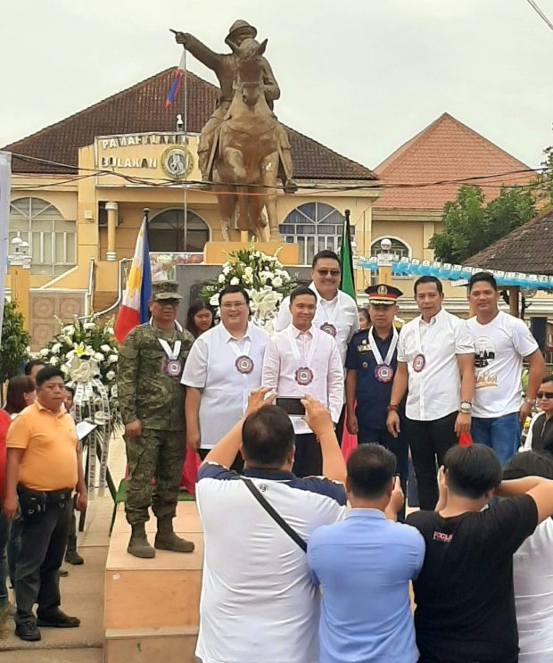 Bulacan execs, soldiers honor Gregorio del Pilar on his 144th birthday