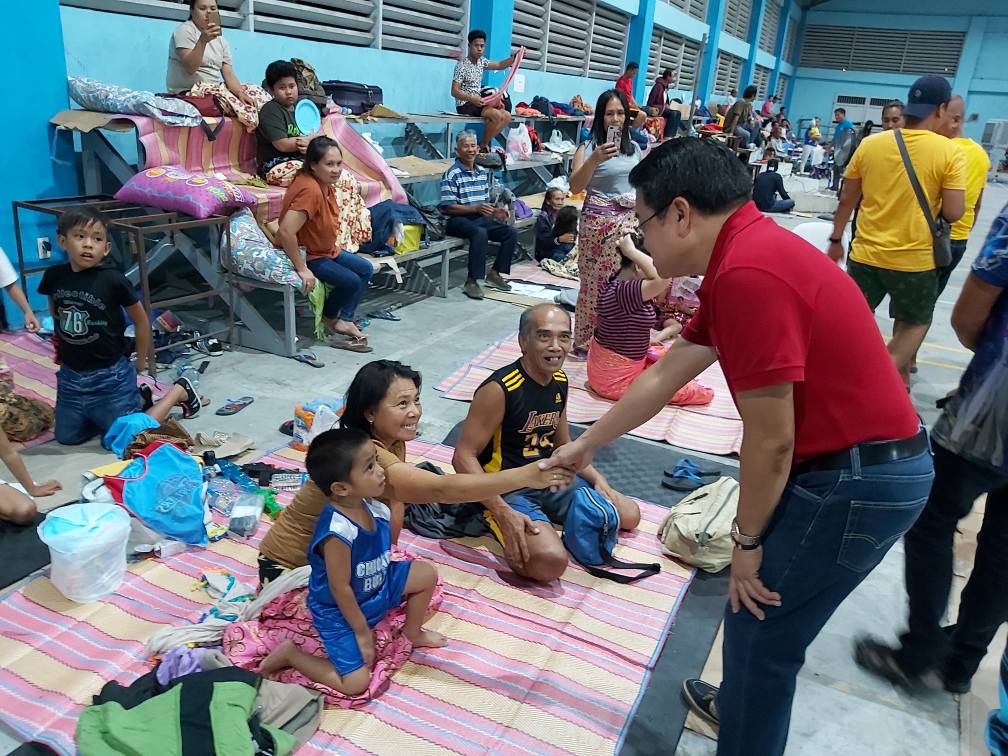 Calapan City Mayor Arnan C. Panaligan visits stranded passengers from the Visayas, mostly from the provinces of Iloilo, Capiz, Aklan and Antique, sheltered at an vacuation center in the city. (Photo by Calapan City Hall)