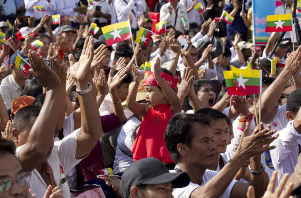  Hundreds rally in Myanmar to show support for Suu Kyi