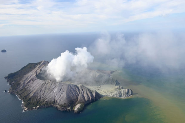  Up to 13 feared dead in volcanic eruption off New Zealand