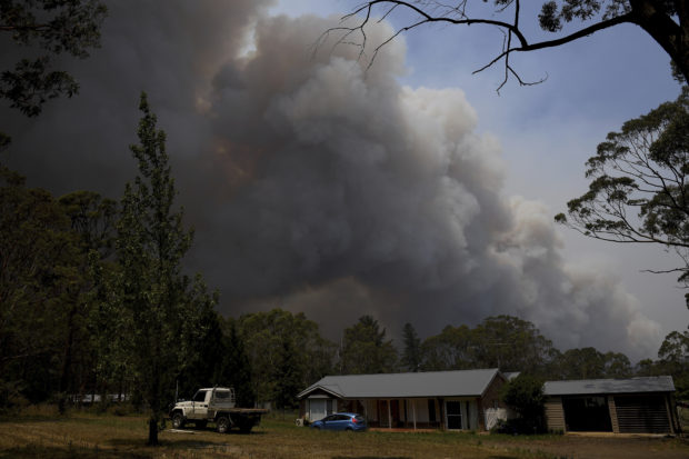 Australian PM apologizes for family vacation amid wildfires