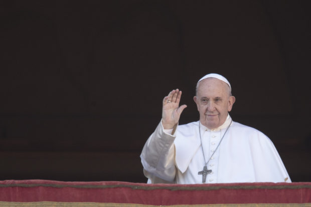  Pope offers hope against darkness in Christmas Day message