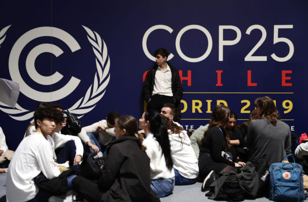 Nearly 200 countries attend ambitious climate talks
