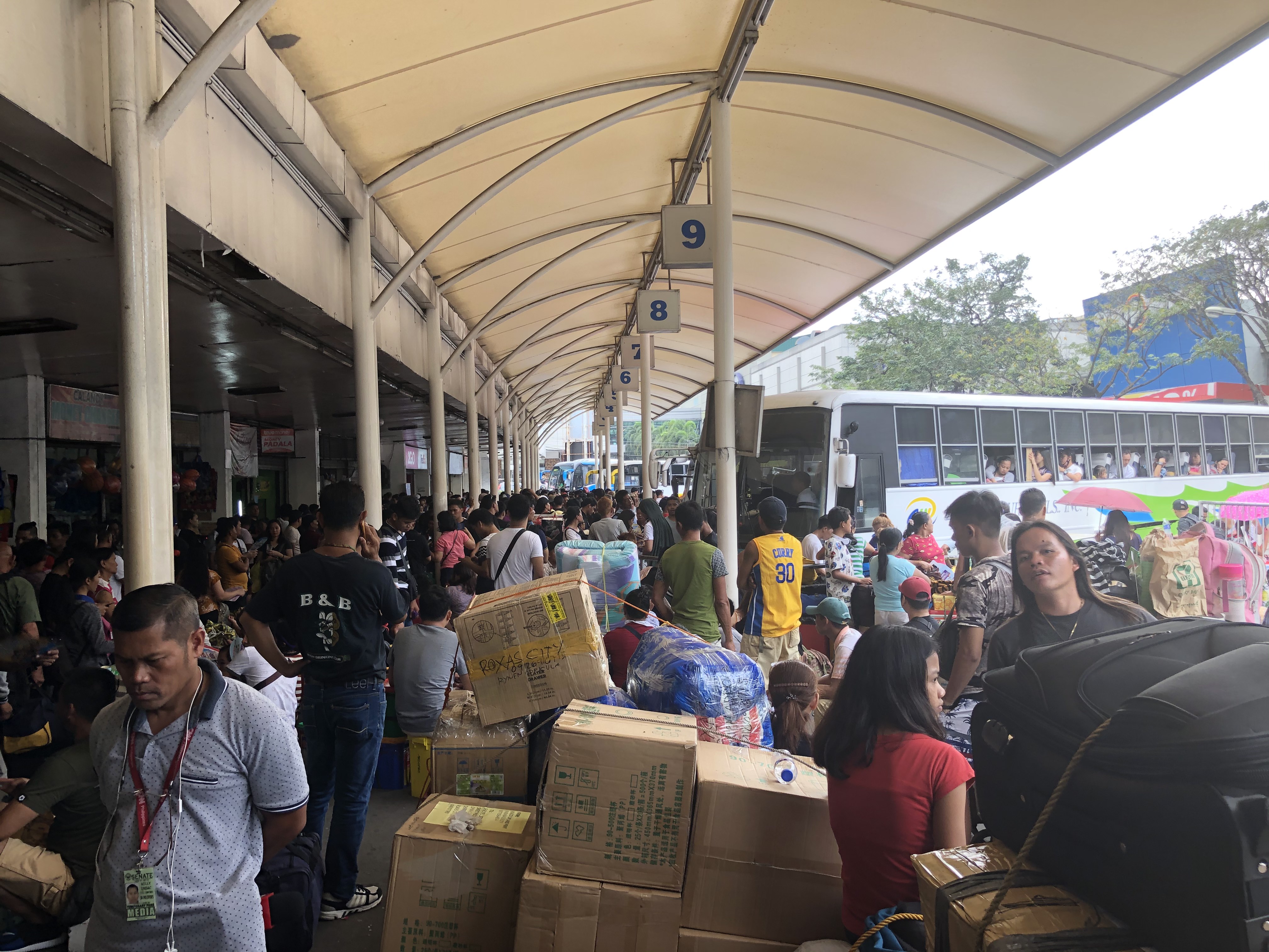 hristmas season travellers flock to the Araneta bus terminal in Cubao, Quezon City on Saturday to book trips to the provinces ahead of Christmas Day.