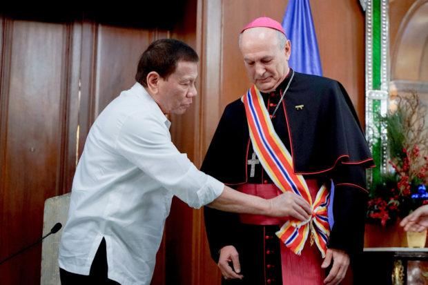 Duterte confers Order of Sikatuna to outgoing Papal Nuncio