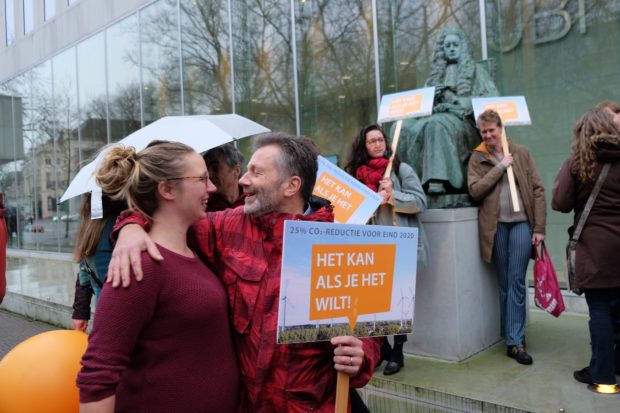 Dutch high court backs order for gov't to cut GHGs by end-2020