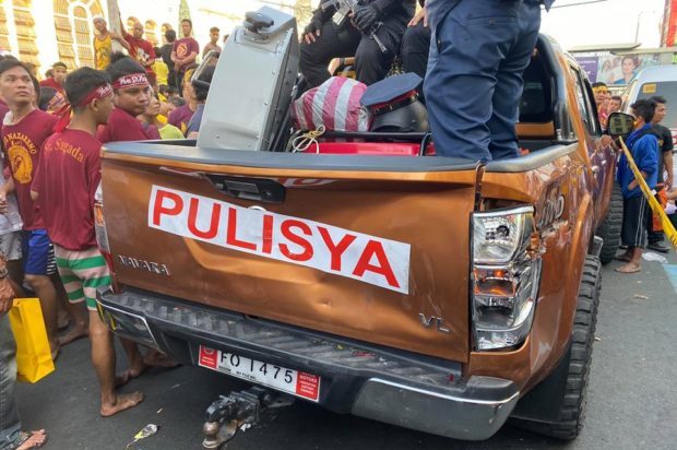 LOOK: Truck escort of Black Nazarene ‘andas’ damaged by swarm of devotees