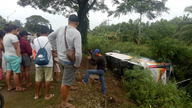 21 hurt as bus falls into canal in Kidapawan