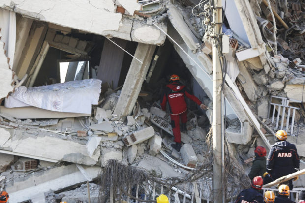 Turkey hunts for earthquake survivors as death toll hits 31