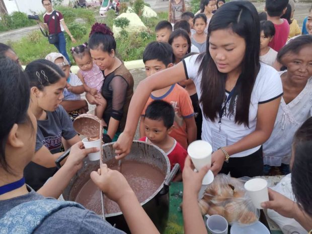 A nutrition program under former vice president Leni Robredo’s Angat Buhay organization is aiming to feed Mingo meals to more than 200 children in an Iloilo town