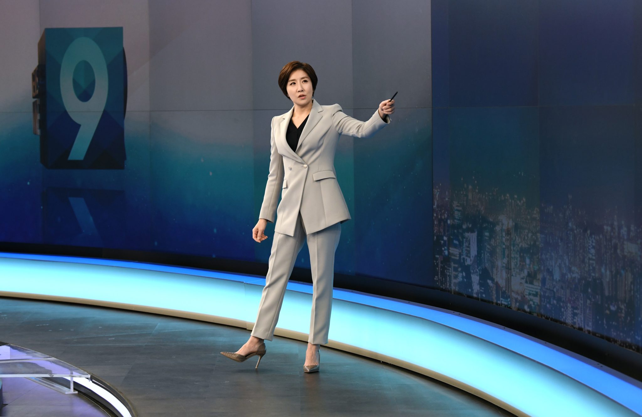 Breaking news and barriers: South Korea's first female anchor 