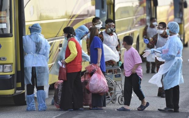 Malaysians boarding bus amid nCoV outbreak
