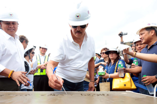 Senate President Sotto leads the first concrete pouring of the New Senate building