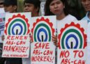 abs-cbn MESSAGE TO CONGRESS In and out of the Senate, ABS-CBN supporters on Monday appeal to lawmakers to renew the franchise of the TV network for the sake of its reported 11,000 employees. —MARIANNE BERMUDEZ