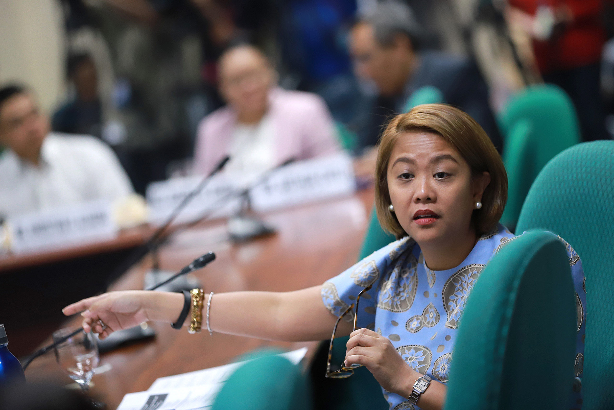 Sen. Nancy Binay, chairperson of the Committee on Tourism, listens to officials from the airline industry as they reported a huge decrease in their flight sales due to the 2019 nCoV. “We have cancellations in our domestic flights. That is why we are meeting with tourism officials this afternoon so we can come up with a campaign for domestic tourism,” Paterno Mantaring Jr., Cebu Pacific Vice President for Corporate Affairs, told Binay during Tuesday’s public hearing, February 20, 2020. (Joseph Vidal/Senate PRIB)