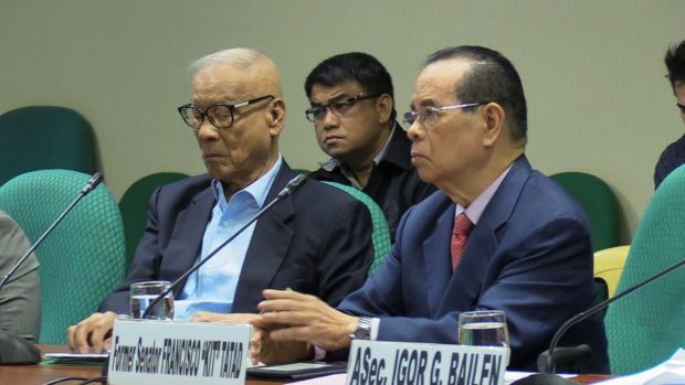 Former Senators Rodolfo Biazon (L) and Kit Tatad attend the Senate inquiry on the need for the upper chamber’s concurrence on the withdrawal or termination of treaties entered into by the Philippines on Thursday, February 20, 2020, at the Senate. INQUIRER.NET PHOTO/CATHY MIRANDA