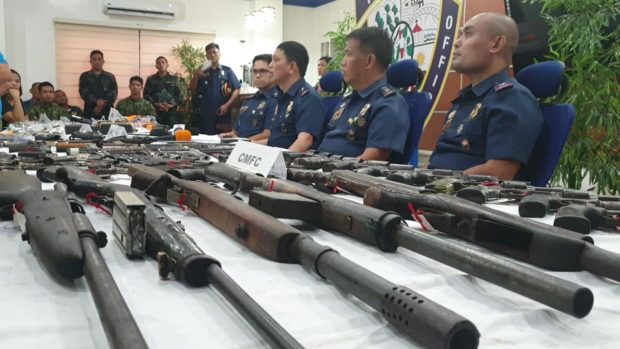 Police present the unlicensed firearms and illegal drugs they seized during a three-day police operation in Cebu. DALE ISRAEL