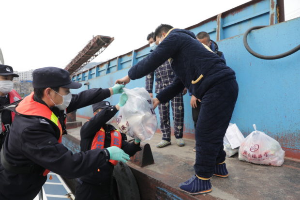 Wuhan authorities find accommodations for stranded people
