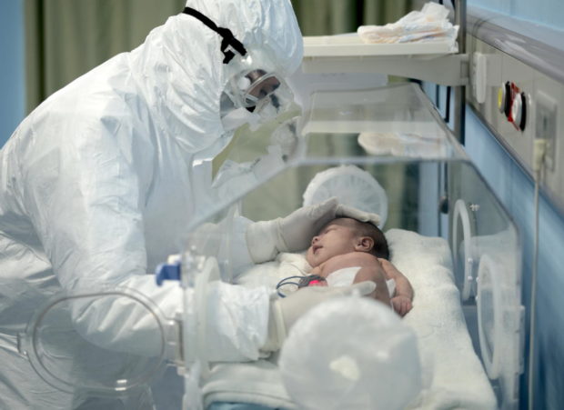 Nurses in Wuhan hospital wards take on motherly role 