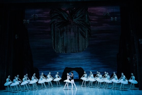 A scene of 'Swan Lake' by the Korean National Ballet