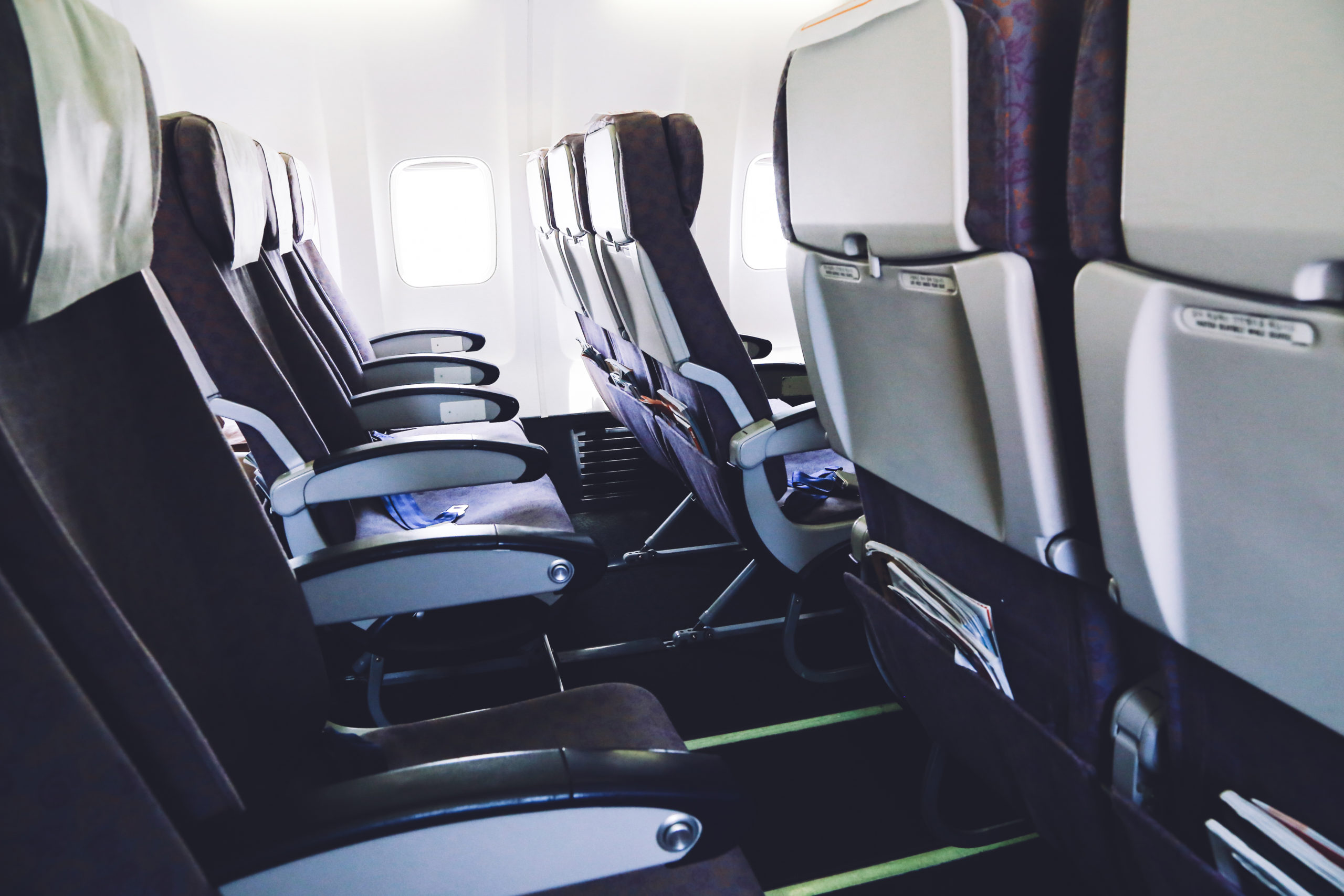 Empty middle airplane seats would cut coronavirus exposure – study