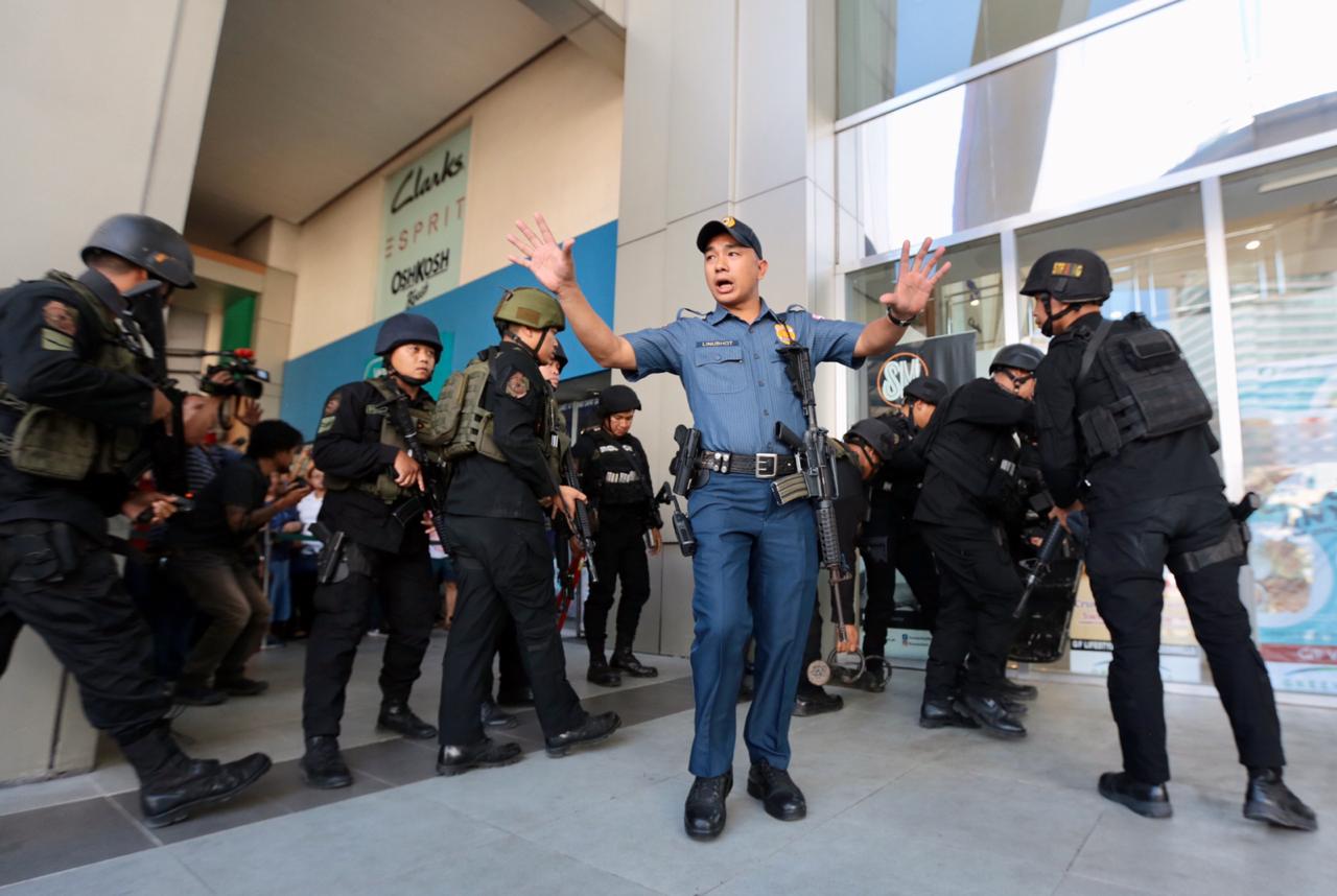 Hostage taking at Virra Mall in Greenhills, San Juan City 6