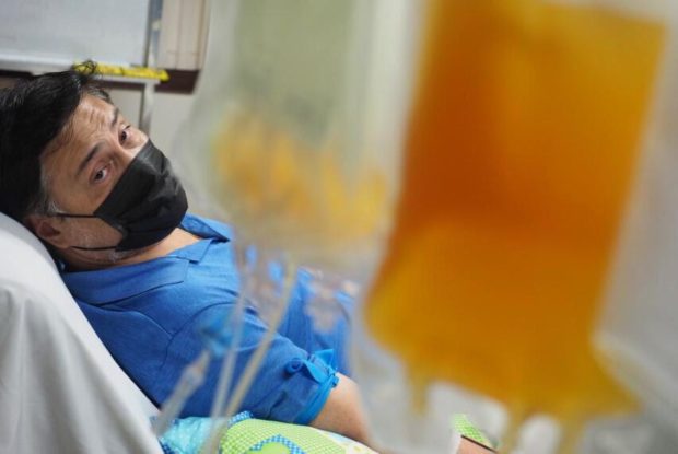 sen. zubiri donates blood plasma, covid-19 survivor
