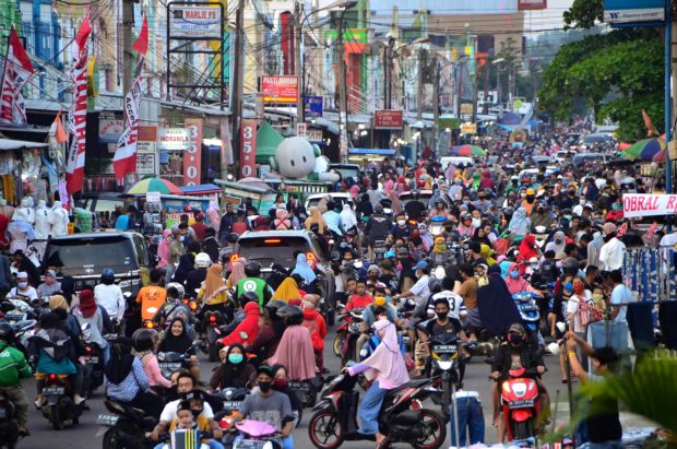 Indonesia bans Ramadan exodus over virus fears