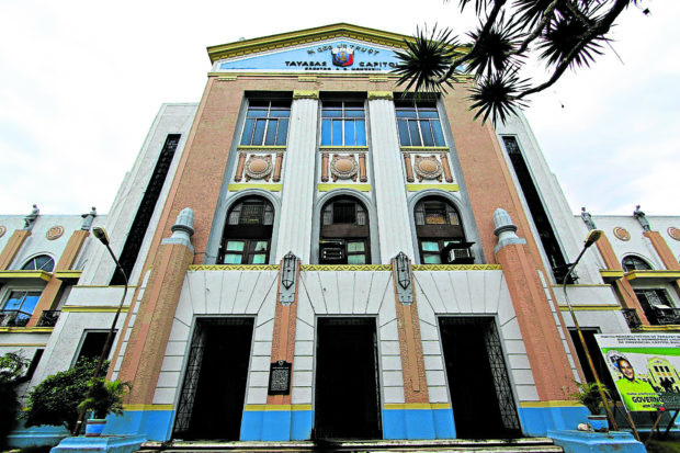 Tremor pushes people out of city hall building in Lucena