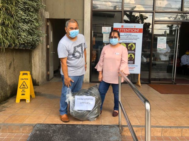 LOOK: Senator Lito Lapid’s office distributes PPE gowns to hospitals