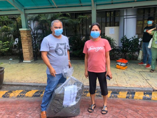 LOOK: Senator Lito Lapid’s office distributes PPE gowns to hospitals