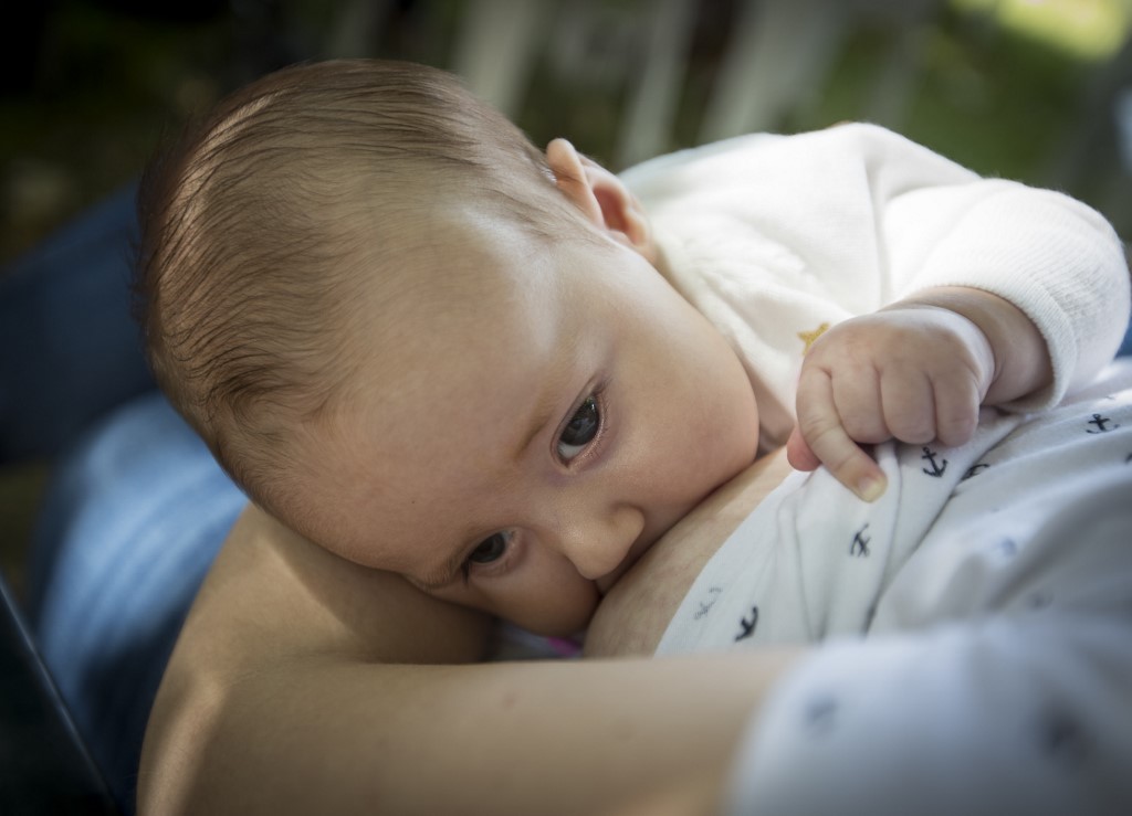 breastfeeding file pohoto