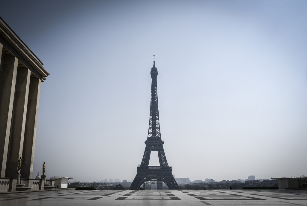 eiffel tower coronavirus pandemic