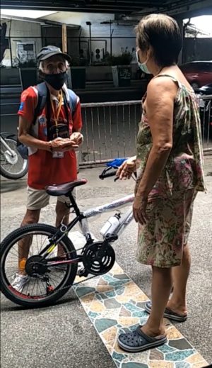 87 yo from Pasay walks everyday to Makati, gets free bike from car shop